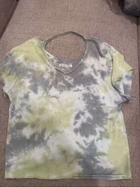 We The Free Short Sleeve Tie-Dye Tee in Gray and Light Green